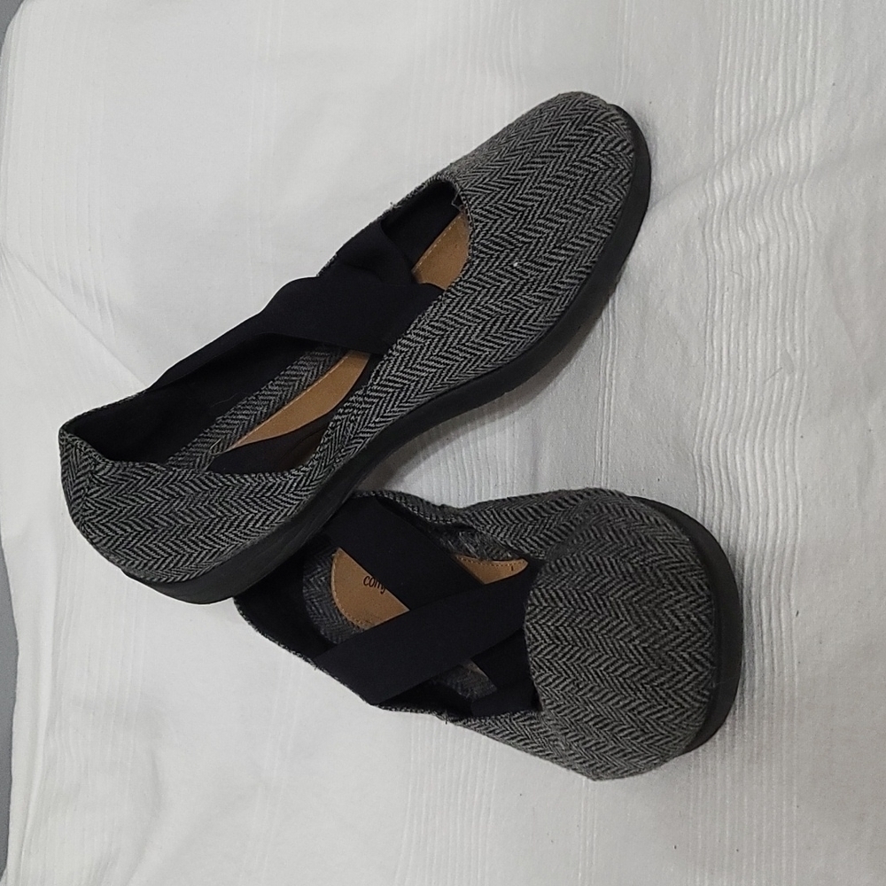 Comfortview Womens Strappy Slip-on‎ Shoes Gray/Silver Chevron Size 11 WW EUC